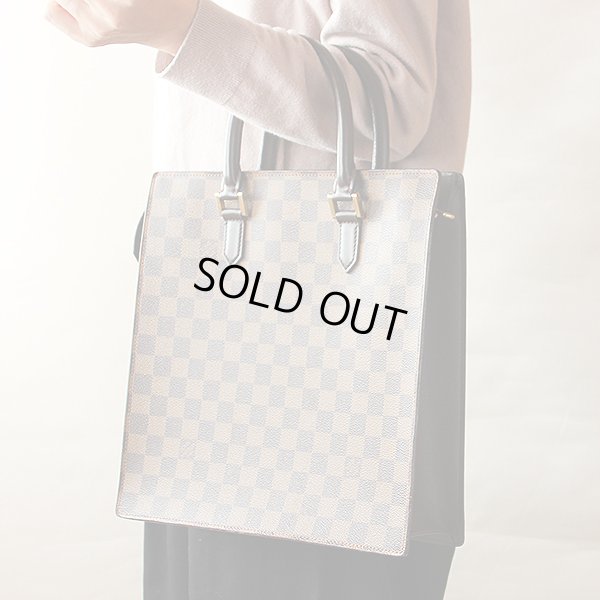 ルイ・ヴィトン ヴェニス N51145 持ったイメージ