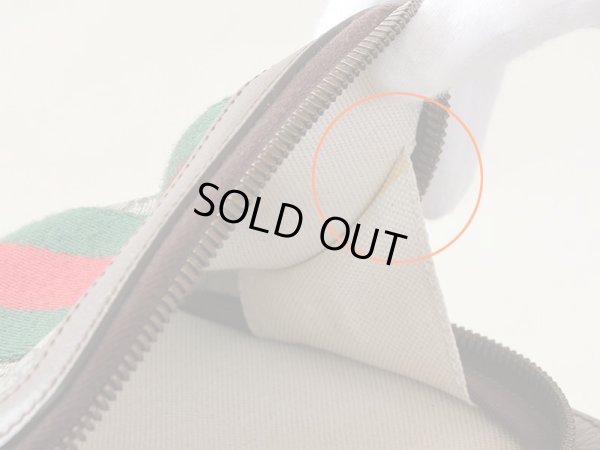 前面ポケット内側に経年で出来たと思わるボンドシミが見受けられます。