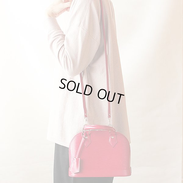 ルイ・ヴィトン　アルマBB M40851 フューシャ　掛けたイメージ