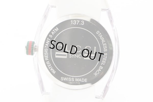 グッチ　１３７．３　ＳＩＮＣ　銀文字盤　裏面拡大