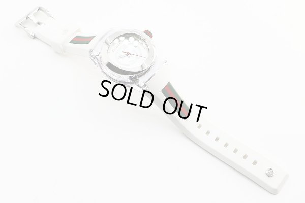 グッチ　１３７．３　ＳＩＮＣ　銀文字盤　ラバーベルト状態