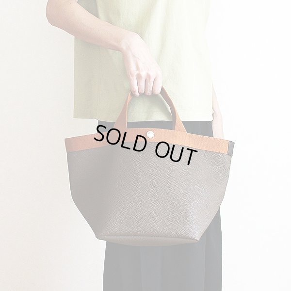 エルベシャプリエ　リュクス舟型トートM 707GP トープ／ヴィゴーニュ　持ったイメージ