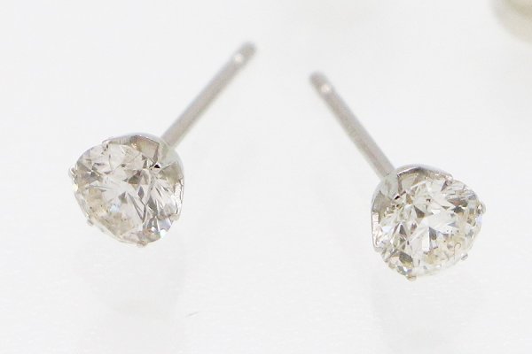 PT900 ダイアイリピアス 0.36ct*2 0.80g　拡大