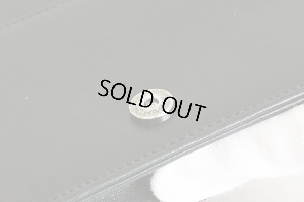 シャネル　シェブロン Vステッチ チェーンウォレット A84444 ブラック／SIV金具　押し跡
