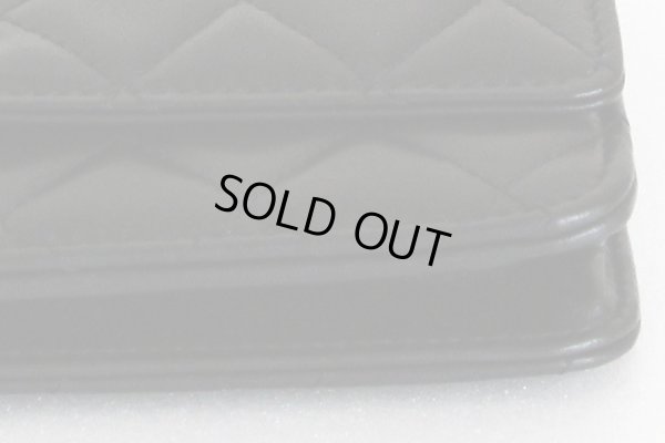 シャネル　チェーンウォレット A80982 ブラック／GP金具　底拡大