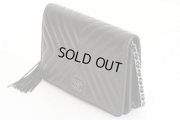 シャネル　シェブロン Vステッチ チェーンウォレット A84444 ブラック／SIV金具　サイド