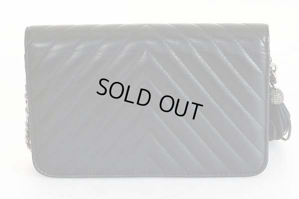 シャネル　シェブロン Vステッチ チェーンウォレット A84444 ブラック／SIV金具　裏面