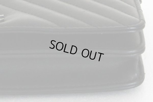 シャネル　シェブロン Vステッチ チェーンウォレット A84444 ブラック／SIV金具　底拡大