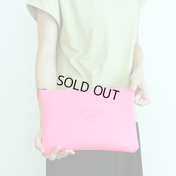 エルメス　ネオバンMM ピンク　持ったイメージ