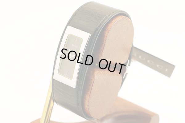 グッチ　バングルウォッチ　７８００Ｓ　黒文字盤　サイド