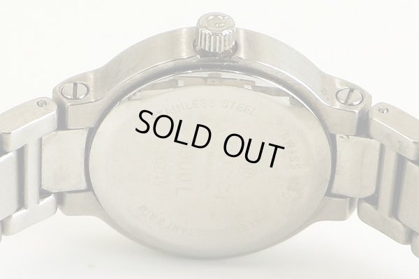 グッチ　８９００Ｌ　グレー文字盤　裏面拡大