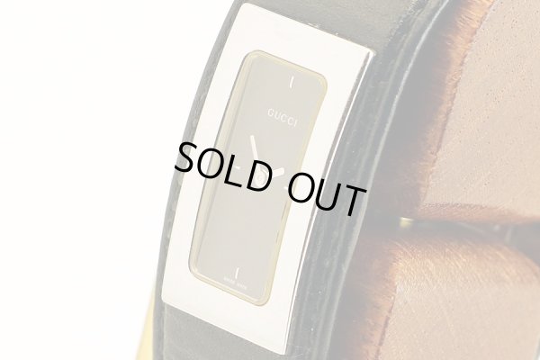 グッチ　バングルウォッチ　７８００Ｓ　黒文字盤　サイド拡大