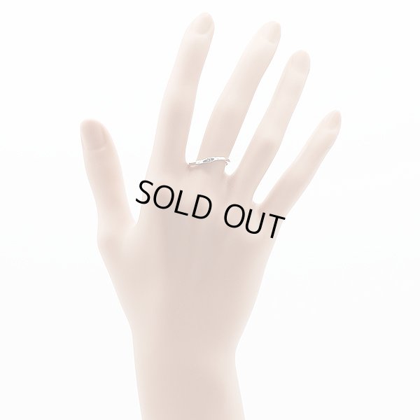 ４℃ 　K18WG ダイアイリリング 2.00g　装着イメージ