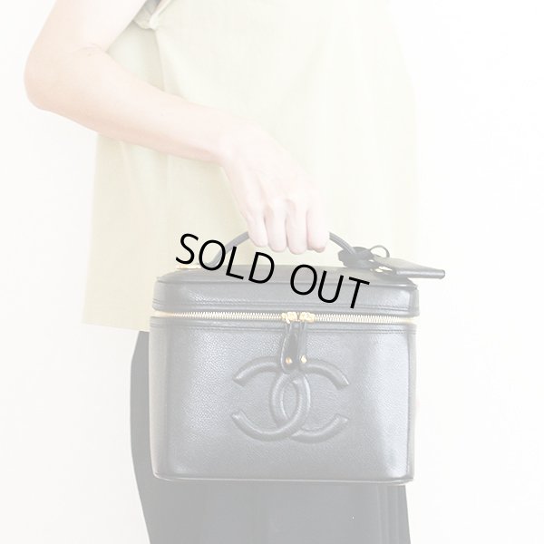 シャネル　2WAYバニティバック ブラック／GP金具　持ったイメージ