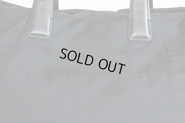 シャネル　ニュートラベルライン トートMM ブラック　拡大