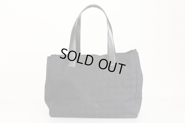 シャネル　ニュートラベルライン トートMM ブラック　裏面