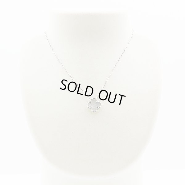 ヴァンクリーフ＆アーペル　750WG ヴィンテージ アルハンブラ ペンダント VCARF48700 5.30g　装着イメージ