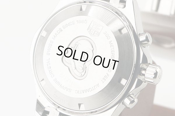 タグホイヤー　アクアレーサー３００　ＣＡＦ２１１２　紺文字盤　裏面拡大