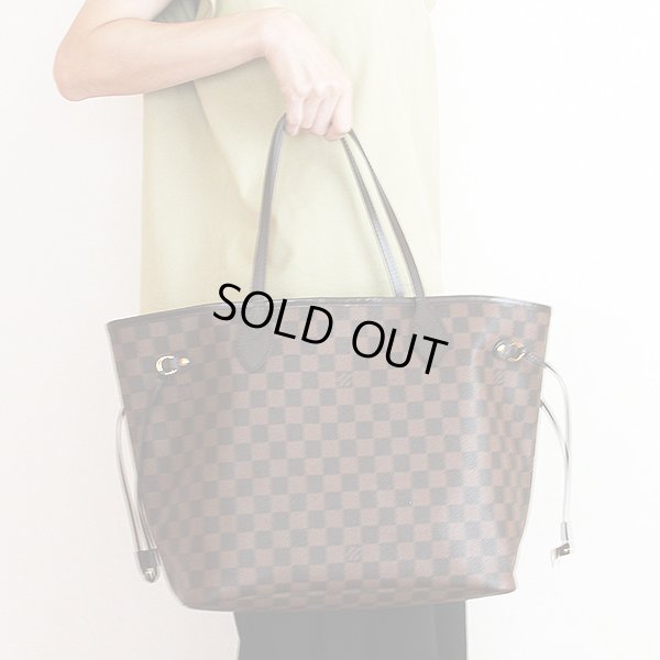 ルイ・ヴィトン　ネヴァーフルMM N41358　持ったイメージ