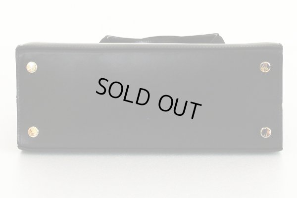 サルヴァトーレフェラガモ ヴァラリボン スクエアハンドバック BA214178 ブラック　底