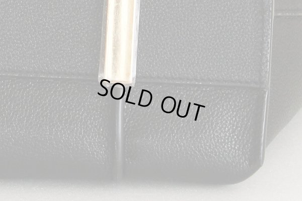 トッズ Tタイムレス レザー ショッピングバック ミニ ブラック 底拡大