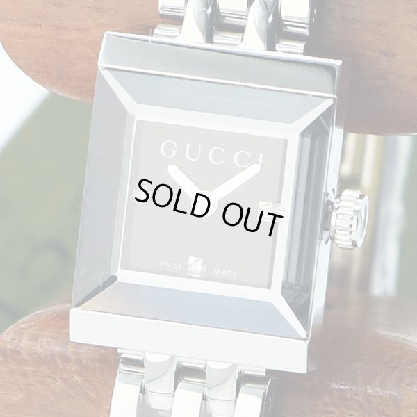グッチ　Ｇフレームスクエア　ＹＡ１２８．５　黒文字盤　３Ｐ