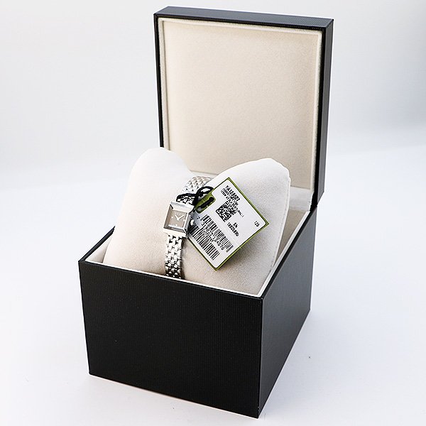 グッチ　Ｇフレームスクエア　ＹＡ１２８．５　黒文字盤　３Ｐ　箱