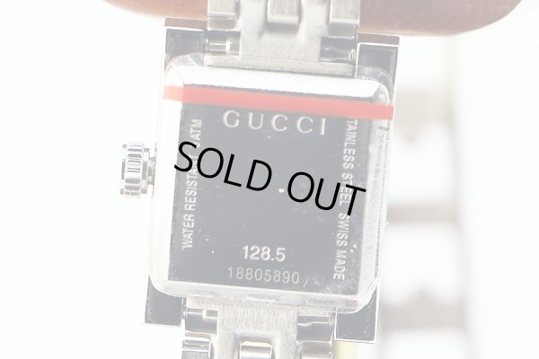 グッチ　Ｇフレームスクエア　ＹＡ１２８．５　黒文字盤　３Ｐ　裏面拡大