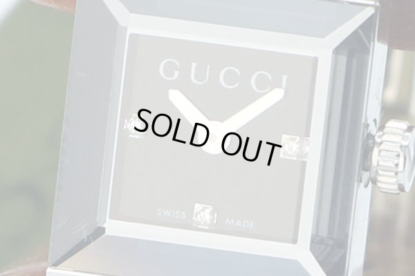 グッチ　Ｇフレームスクエア　ＹＡ１２８．５　黒文字盤　３Ｐ　表面