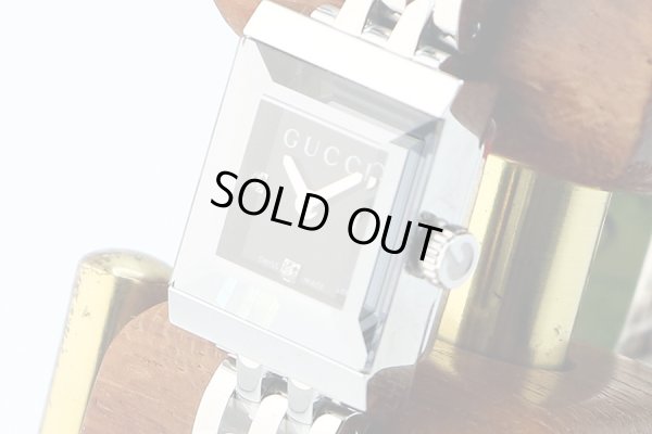 グッチ　Ｇフレームスクエア　ＹＡ１２８．５　黒文字盤　３Ｐ　サイド拡大