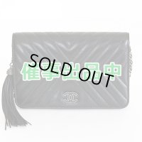 シャネル　シェブロン Vステッチ チェーンウォレット A84444 ブラック／SIV金具