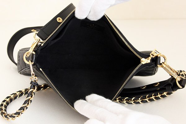 ルイ・ヴィト ン ミュルティ・ポシェット・アクセソワール M80399 ノワール 中身