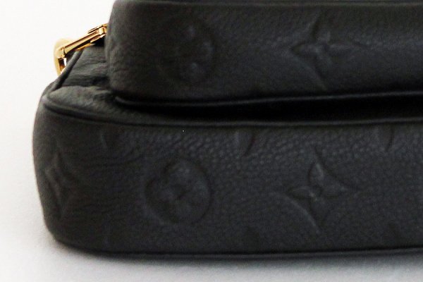 ルイ・ヴィト ン ミュルティ・ポシェット・アクセソワール M80399 ノワール 底拡大