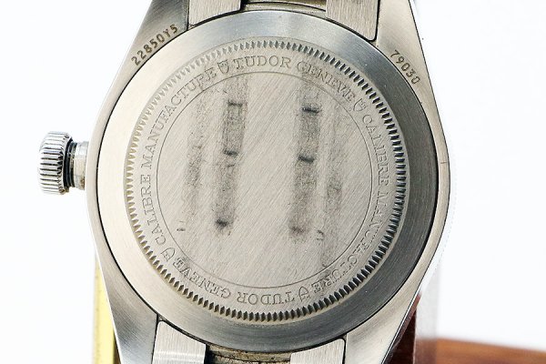 チューダー　ヘリテージ　ブラックベイ　７９０３０Ｎ　黒文字盤　黒ベゼル　裏面拡大