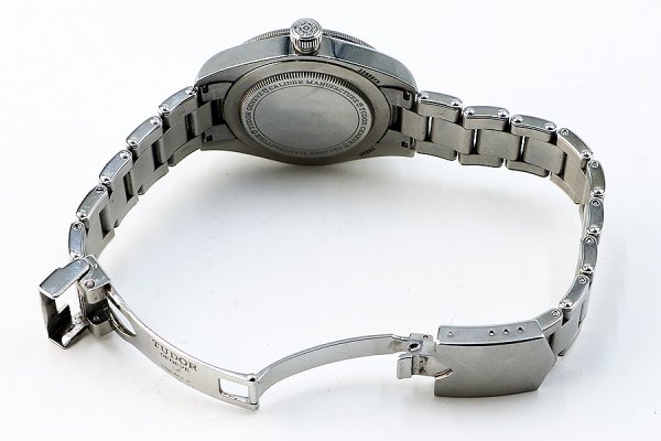 チューダー　ヘリテージ　ブラックベイ　７９０３０Ｎ　黒文字盤　黒ベゼル　ブレス