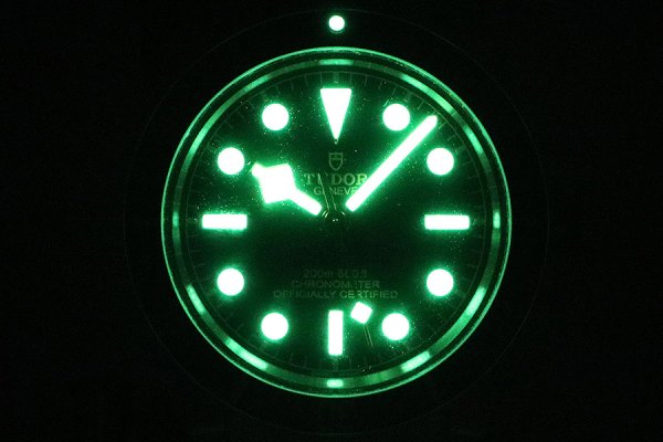 チューダー　ヘリテージ　ブラックベイ　７９０３０Ｎ　黒文字盤　黒ベゼル　ライト暗闇