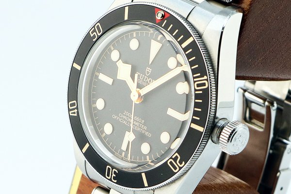 チューダー　ヘリテージ　ブラックベイ　７９０３０Ｎ　黒文字盤　黒ベゼル　サイド