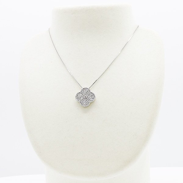 K18WG ダイアイリペンダントネックレス 1.01ct 8.80g　装着イメージ