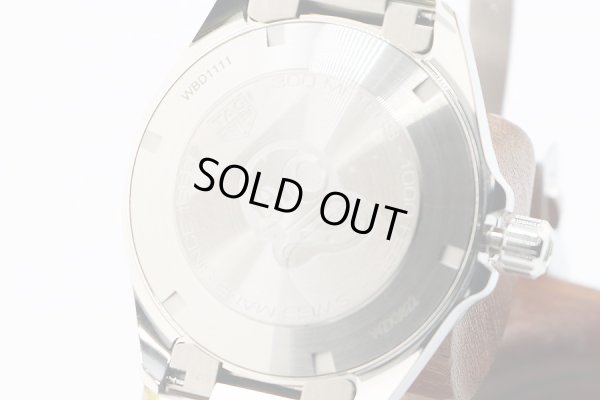 タグホイヤー　アクアレーサー　ＷＢＤ１１１１　白文字盤　裏面拡大