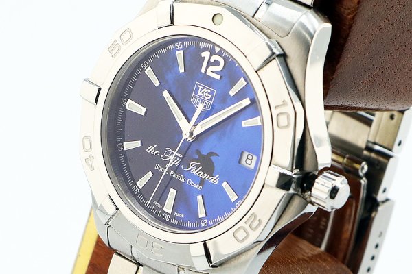 タグホイヤー　アクアレーサー　ＷＡＦ２１１Ｆ　青シェル文字盤　フィジー限定　亀　サイド拡大