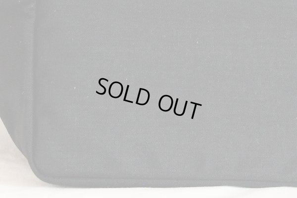 エルベシャプリエ　コーデュラ舟型トートM 707C ノワール／モカ　底拡大