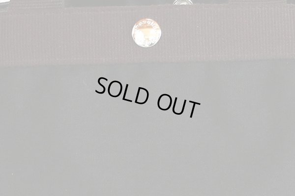 エルベシャプリエ　コーデュラ舟型トートM 707C ノワール／モカ　表面拡大