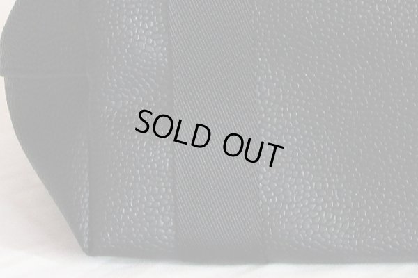 エルベシャプリエ　リュクスライン スクエアトートM 604G ノワール／ノワール　底拡大