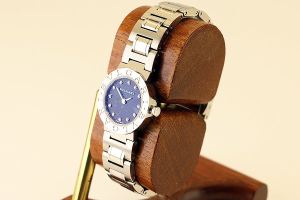 ブルガリ　ブルガリブルガリ　ＢＢ２３Ｓ　黒文字盤　１２Ｐ　サイド