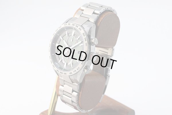 シチズン　アテッサ　ＡＴ８１８１－６３Ｗ　電波エコドライブ　緑文字盤　サイド