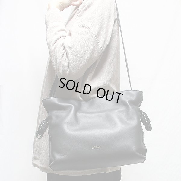 ロエベ　フラメンコ　クラッチ　ミディアム　A411FC1XBF　ブラック　掛けたイメージ