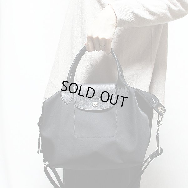 ロンシャン ル プリアージュ® エナジーS トップハンドルバック L1512HSR001 ブラック　持ったイメージ