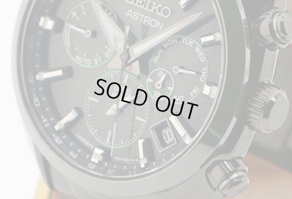 セイコー　アストロン　ＳＢＸＹ０７９　ネビュラ　黒文字盤　緑ベゼル　サイド拡大