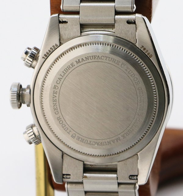 チューダー　ブラックベイ　クロノグラフ　７９３６０Ｎ　白文字盤　黒インダイアル　裏面拡大