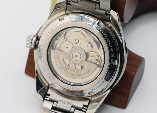 セイコー　プレサージュ　シャープエッジＧＭＴ　ＳＡＲＦＧ００７　白文字盤　裏面拡大